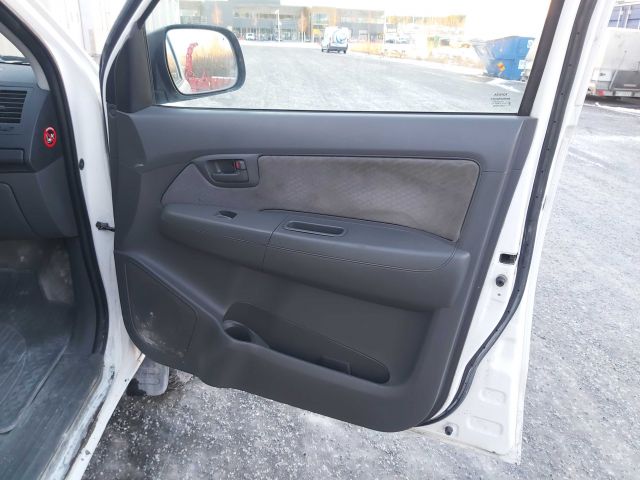 734626-49 Toyota Hilux 2.5 D 4WD -12 LBJ450