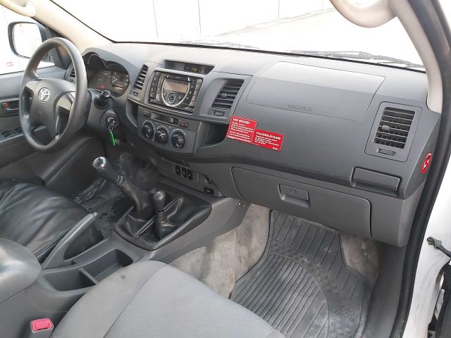 734626-51 Toyota Hilux 2.5 D 4WD -12 LBJ450