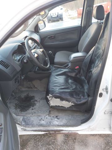 734626-54 Toyota Hilux 2.5 D 4WD -12 LBJ450