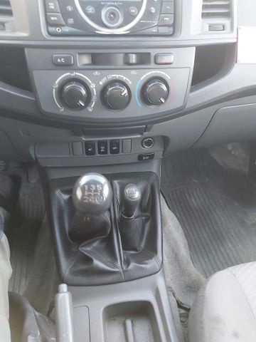 734626-56 Toyota Hilux 2.5 D 4WD -12 LBJ450