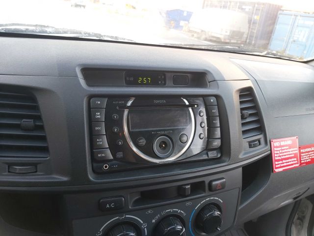 734626-59 Toyota Hilux 2.5 D 4WD -12 LBJ450