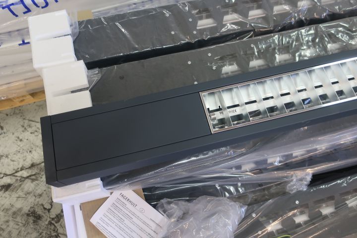 719273-5 24pcs Fagerhult Closs Body Alu 1x35W 180x12,5cm