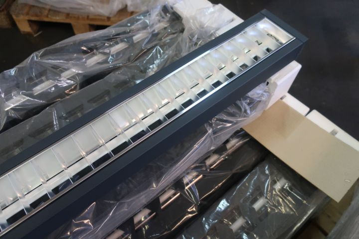 719273-6 24pcs Fagerhult Closs Body Alu 1x35W 180x12,5cm