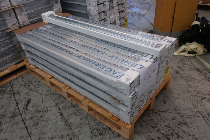 719294-1 21 pendant office luminaire Fagerhult Closs Body White 2x35W 150x30cm