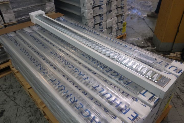 719294-2 21 pendant office luminaire Fagerhult Closs Body White 2x35W 150x30cm