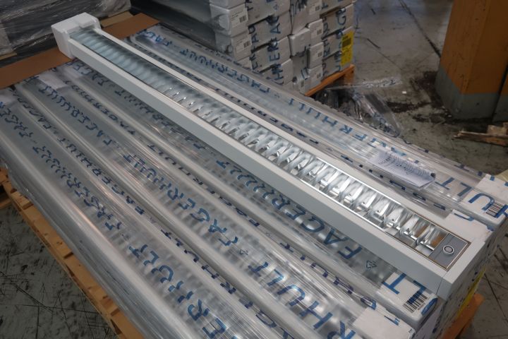 719294-3 21 pendant office luminaire Fagerhult Closs Body White 2x35W 150x30cm