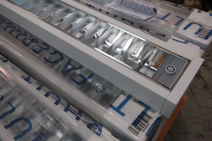 719294-4 21 pendant office luminaire Fagerhult Closs Body White 2x35W 150x30cm