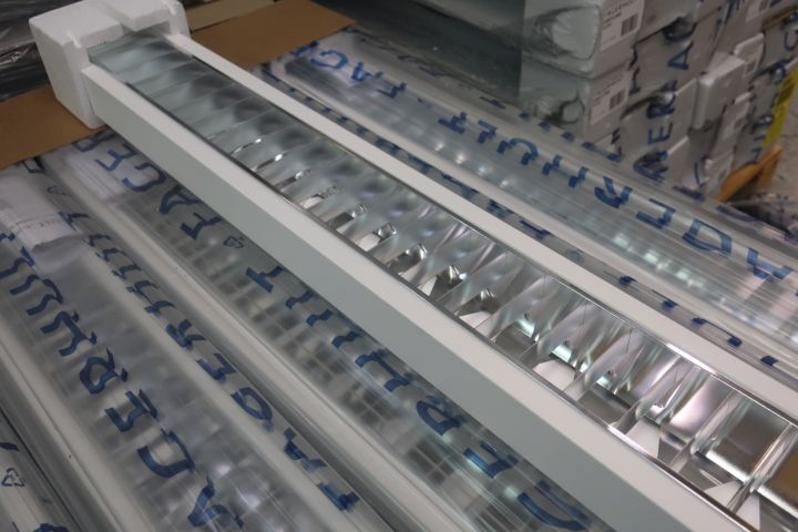 719294-5 21 pendant office luminaire Fagerhult Closs Body White 2x35W 150x30cm