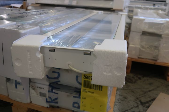 719296-4 7 recessed luminaires Fagerhult Recesso 3000K 2x28W 120x29cm