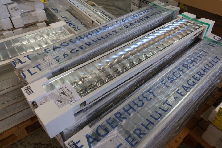 719298-2 20 recessed luminaires Fagerhult Multifive Beta 2x28W 118x20cm