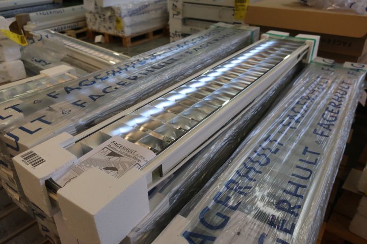 719298-5 20 recessed luminaires Fagerhult Multifive Beta 2x28W 118x20cm