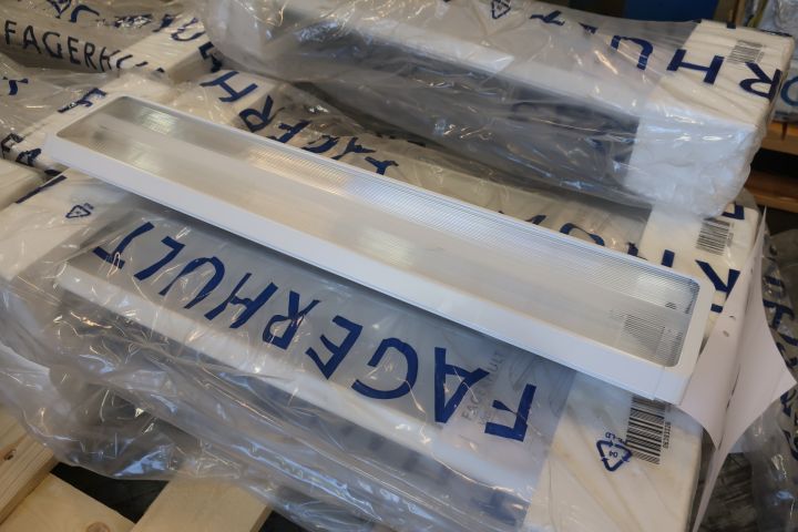 719334-2 14 pcs suspended office luminaire Fagerhult Vidi 1x14W 60x12cm