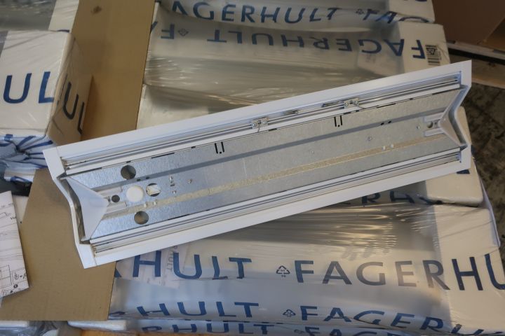 719335-6 18 pcs suspended office luminaire Fagerhult Vidi 1x24W 60x17cm