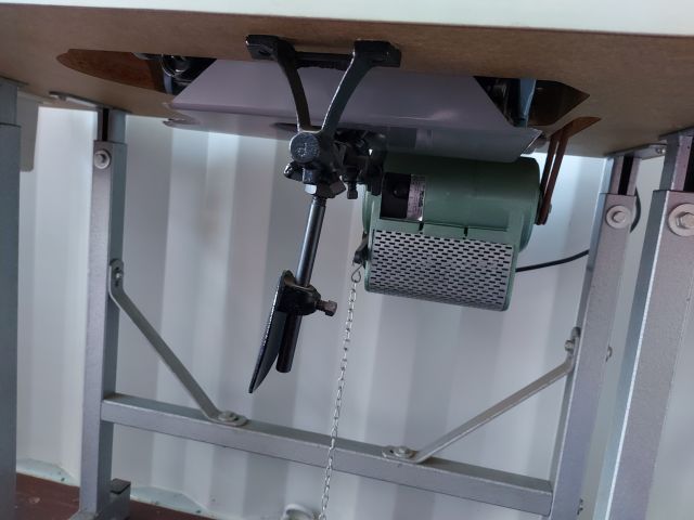 734885-2 Singer industrial sewing machine