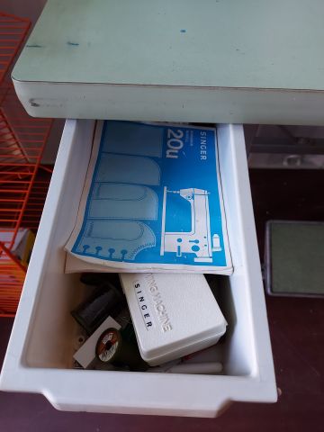 734885-4 Singer industrial sewing machine