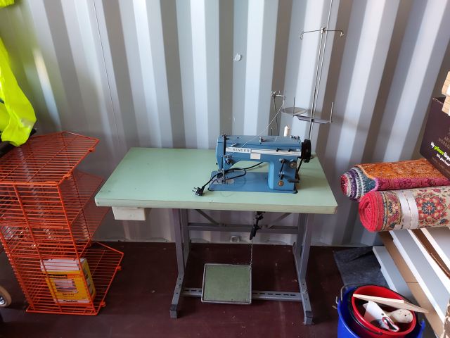 734885-6 Singer industrial sewing machine