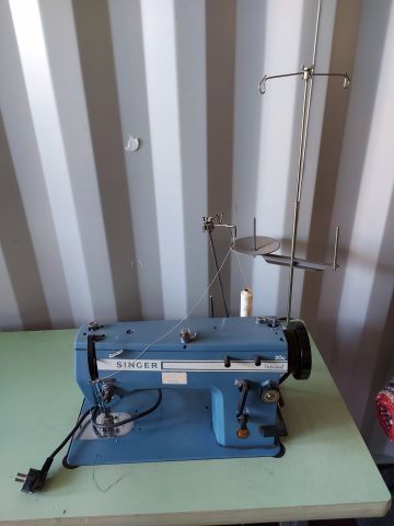 734885-7 Singer industrial sewing machine