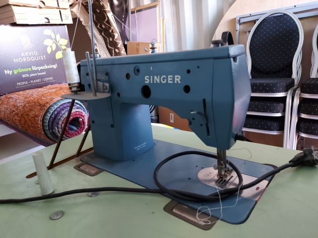734885-10 Singer industrial sewing machine
