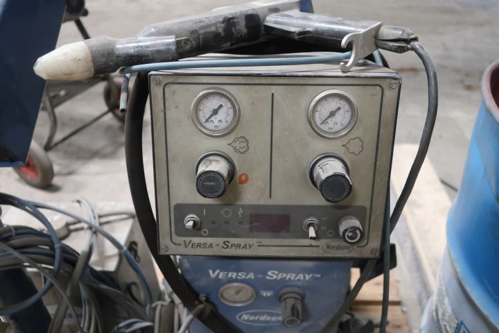 718446-9 2 Color sprayer - i.a. Nordson Tribomatic Versa spray