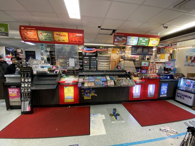721327-1 Checkout counter 6.5 meters and wall module