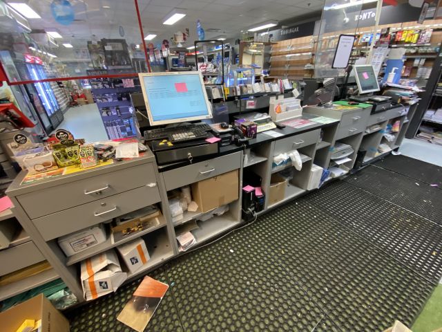 721327-7 Checkout counter 6.5 meters and wall module