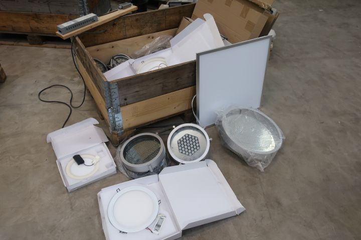 718579-1 Pallet with various LED luminaires, i.a. HERRING