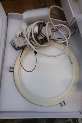 718579-9 Pallet with various LED luminaires, i.a. HERRING