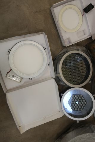 718579-14 Pallet with various LED luminaires, i.a. HERRING