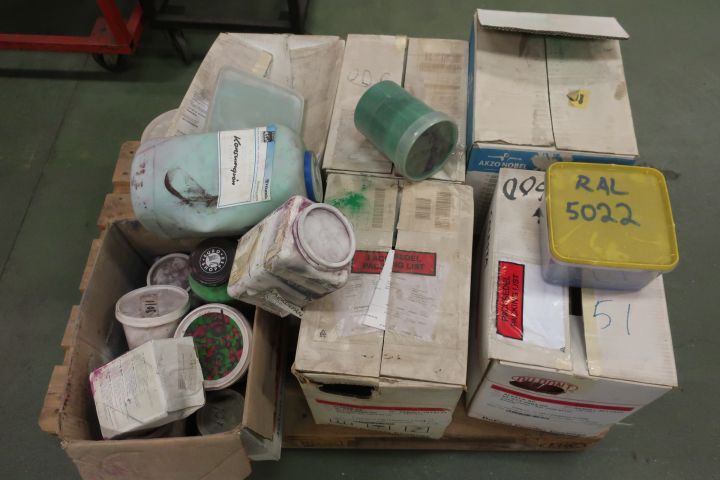 718624-11 10 stools of powder coating paints, i.a. Jotun, Teknos, DuPont et al.