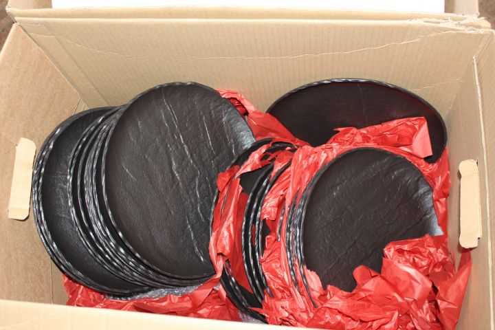 665252-2 Serveringsporslin, uppläggningsfat, skålar, tallrikar mm