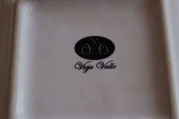 665252-9 Serveringsporslin, uppläggningsfat, skålar, tallrikar mm