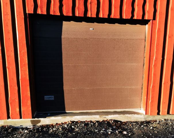 737207-1 Garage door with motor 258x210