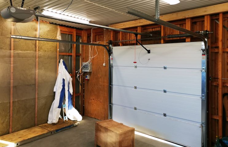 737207-3 Garage door with motor 258x210