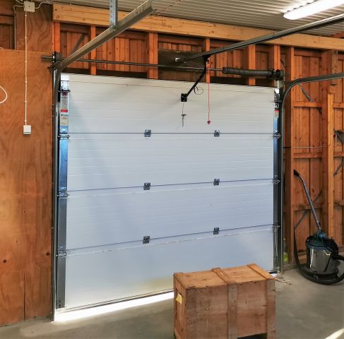 737207-5 Garage door with motor 258x210