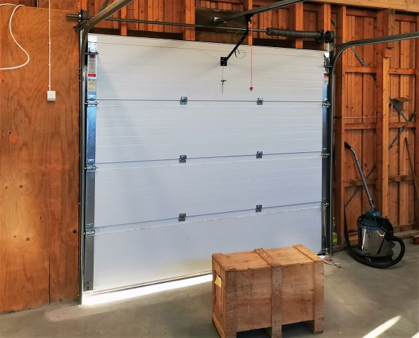 737207-6 Garage door with motor 258x210
