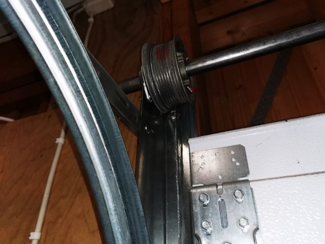 737207-10 Garage door with motor 258x210