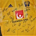 665264-2 Signed, framed match shirt from the women's national handball team
