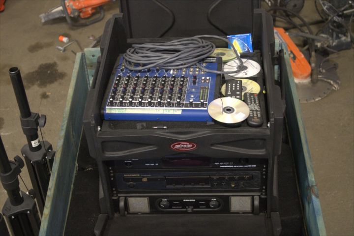 717531-4 PA with Samson mixer table (MDR1064), Samson output stage SX1200