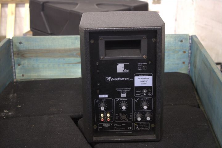 717531-10 PA with Samson mixer table (MDR1064), Samson output stage SX1200