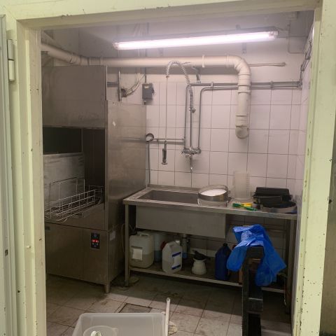 731676-1 Dishwasher: Back dishwasher Hoonved EDI 6, and sink