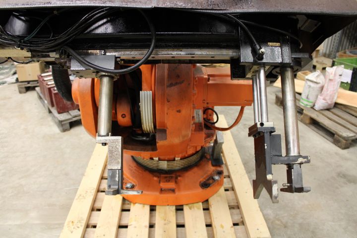 676756-6 Industrial robot ABB IRB7600 Foundru -02