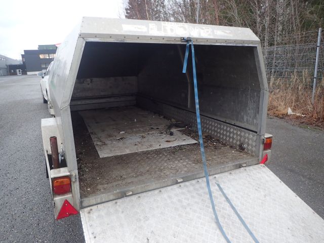 689095-12 Lööve trailer