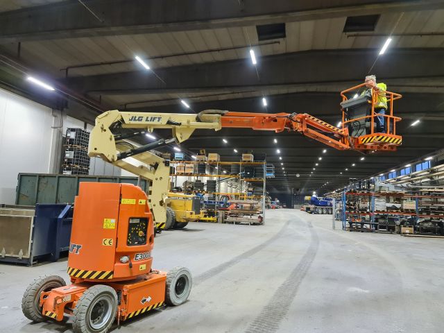 737881-2 Bomlift JLG E300 AJP