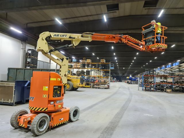 737881-3 Bomlift JLG E300 AJP