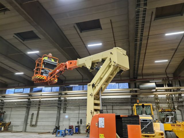 737881-7 Bomlift JLG E300 AJP