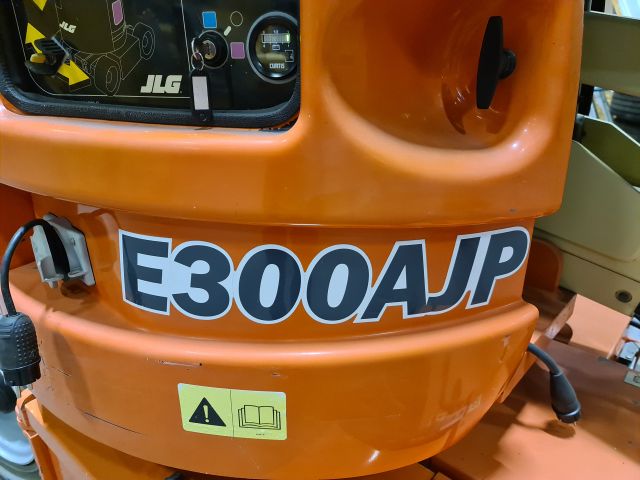 737881-15 Bomlift JLG E300 AJP