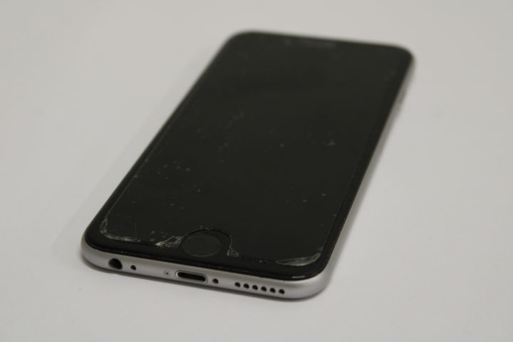 737905-17 Iphone x7 (icloud-locked)