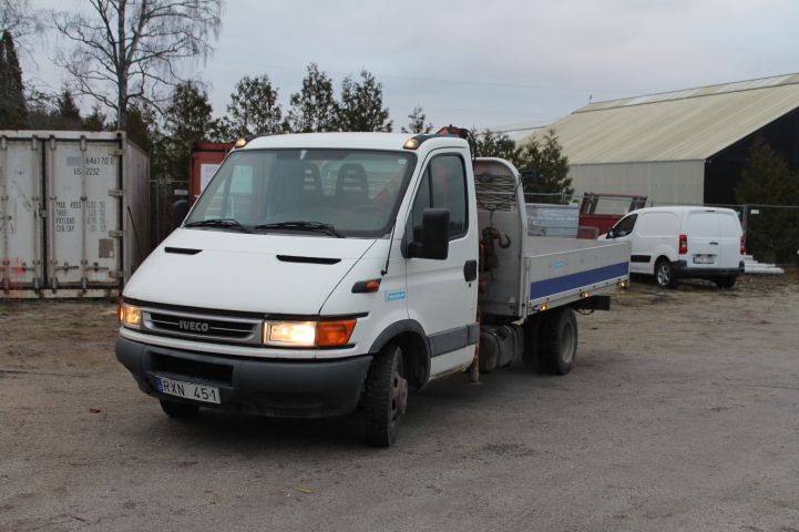 737882-1 Crane truck IVECO 35C12 Year 2004