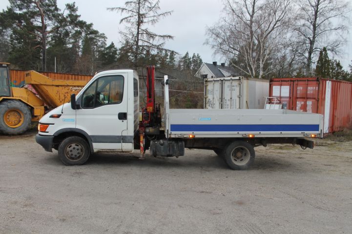 737882-2 Crane truck IVECO 35C12 Year 2004