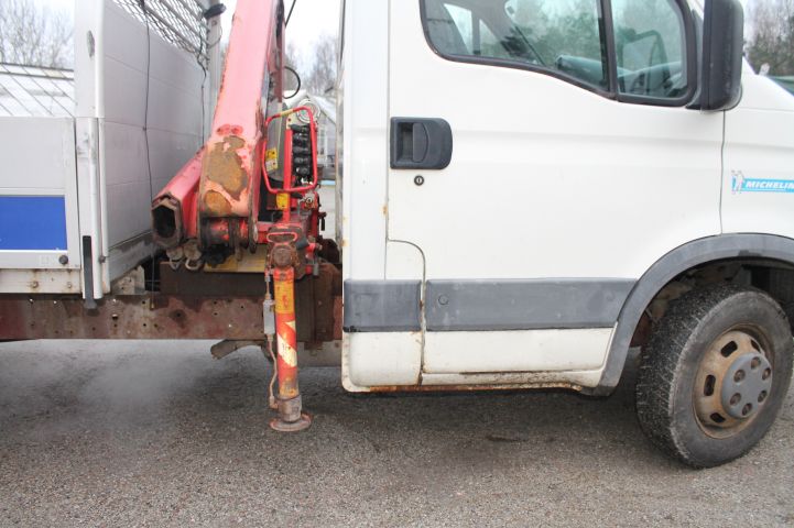 737882-8 Crane truck IVECO 35C12 Year 2004